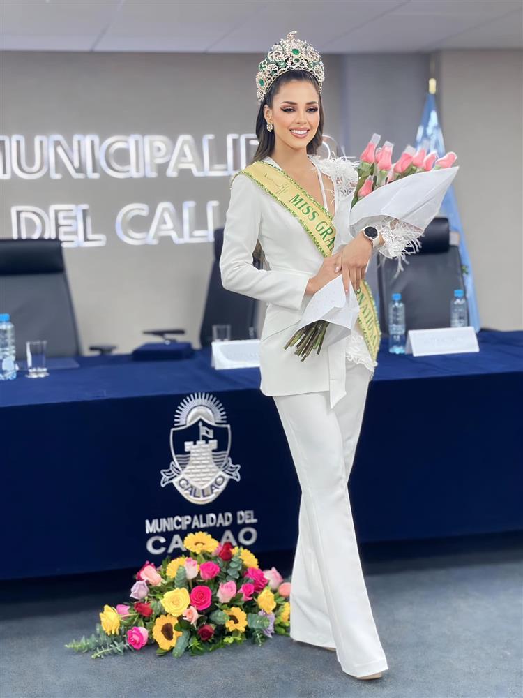 Đương kim Hoa hậu Hòa bình hôn bạn trai trên truyền hình-14