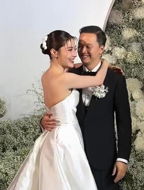 Lễ cưới của Diễm My 9X và chồng doanh nhân-1