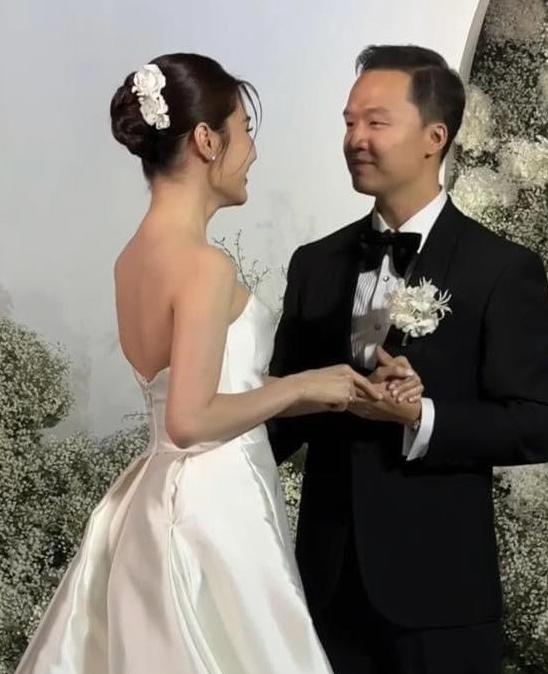 Lễ cưới của Diễm My 9X và chồng doanh nhân-2