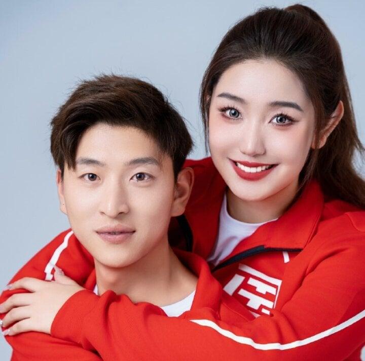 Ngắm nhan sắc nữ thần bóng chuyền vừa đính hôn với bạn trai cao 2m-4