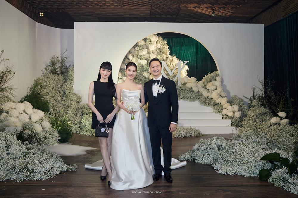 Gần như cả showbiz Việt quy tụ ở lễ cưới Diễm My 9X-8