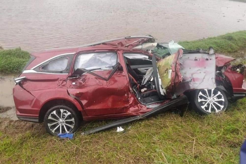 Lắp biển cảnh báo sau vụ tai nạn làm một người chết, 9 người bị thương-2