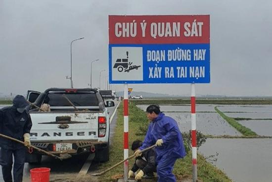 Lắp biển cảnh báo sau vụ tai nạn làm một người chết, 9 người bị thương