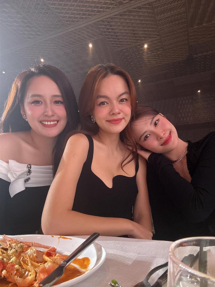 Mai Phương Thúy, Phạm Quỳnh Anh khóc hết nước mắt trong lễ cưới Diễm My 9X-1