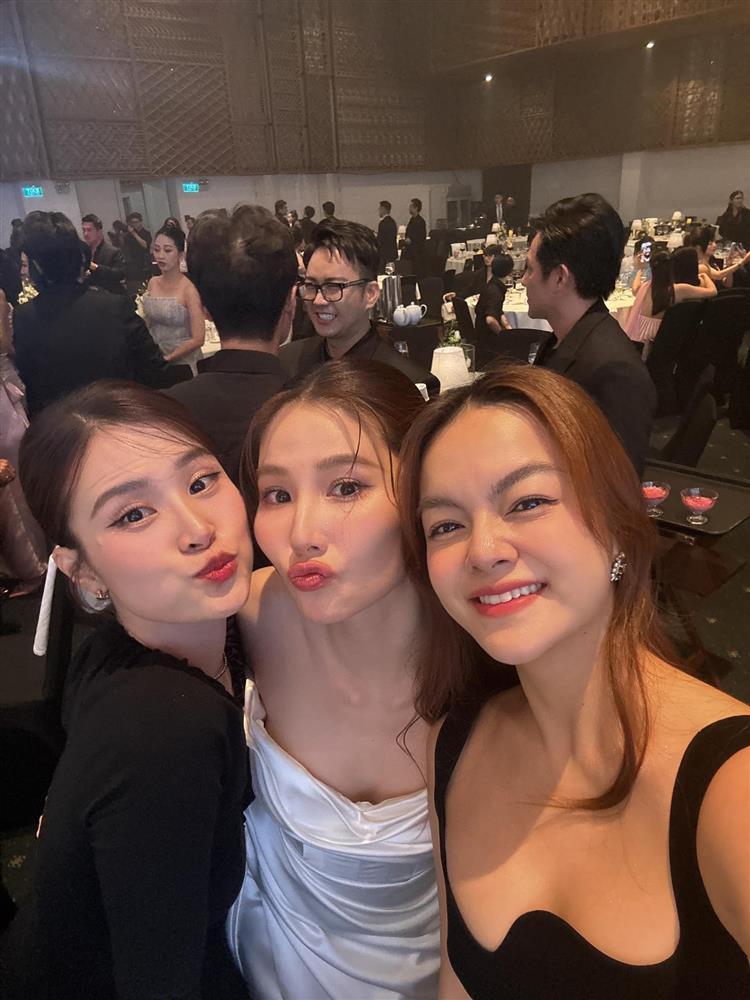 Mai Phương Thúy, Phạm Quỳnh Anh khóc hết nước mắt trong lễ cưới Diễm My 9X-2