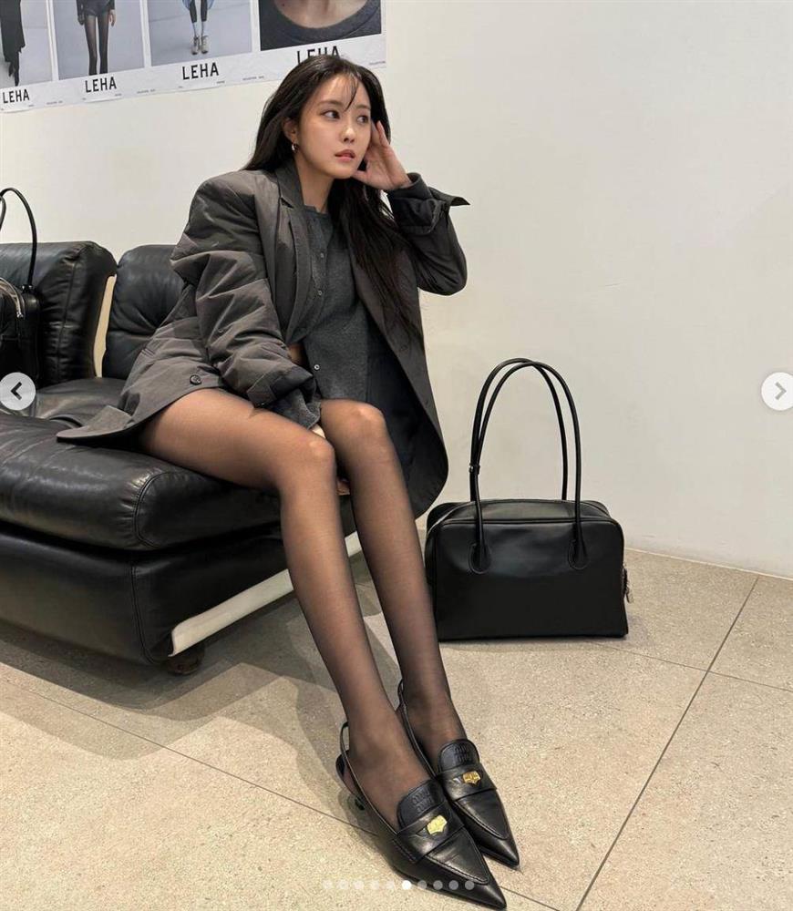 Mỹ nhân từng bị mắng ở chợ Bến Thành khoe vai trần khi mặc hở giữa Hà Nội 18°C-8