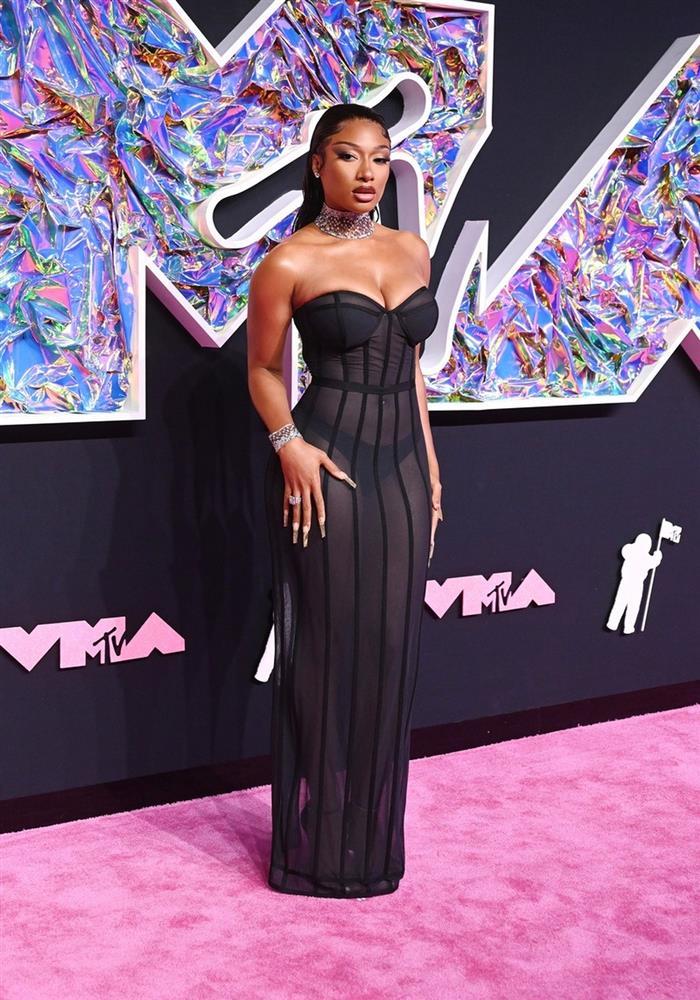 Ngôi sao mặc xuyên thấu đẹp nhất năm 2023-8