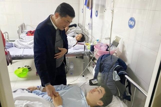 Sau vụ sập trần khiến 10 cô trò bị thương, sức khỏe học sinh hiện ra sao?-3