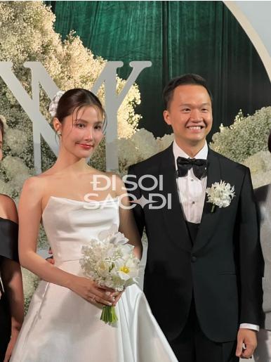 Loạt ảnh Diễm My 9X lộng lẫy trong váy cưới khoe vai trần, tình tứ bên chồng doanh nhân-2