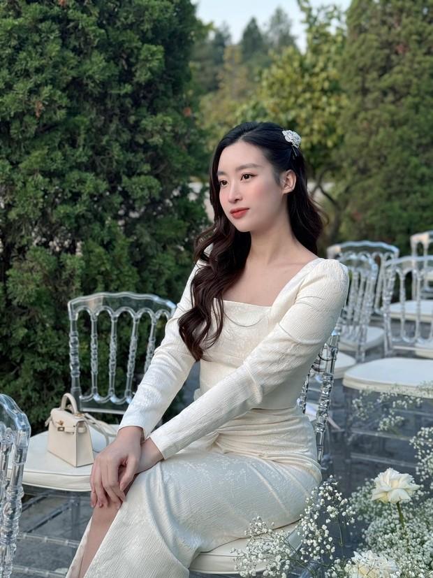 Đỗ Mỹ Linh lên đồ chuẩn dâu nhà hào môn khi đi đám cưới, dân tình tấm tắc khen ngợi-1