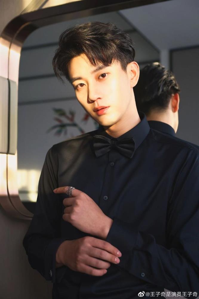 Nam thần Tiêu Chiến bất ngờ bị gọi là thần tình yêu, nghe qua lý do ai cũng phải ngã ngửa-3