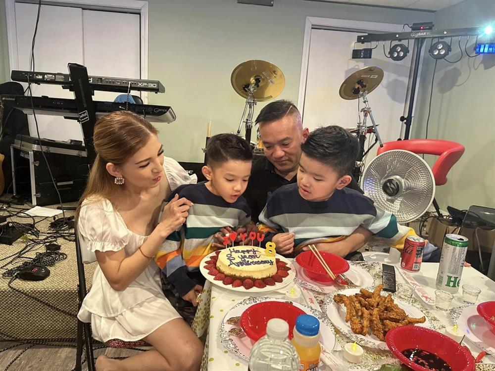 Sau 8 năm định cư Mỹ, Phạm Thanh Thảo lần đầu đưa 2 quý tử về Việt Nam, chi hẳn 10 tỷ tậu cơ ngơi đón Giáng sinh-4