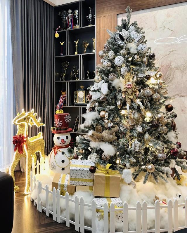 Nghỉ việc ở Nhà hát đi bán xe, Hồng Đăng vẫn hạnh phúc tự tay decor góc sống ảo trong nhà đón Noel-1
