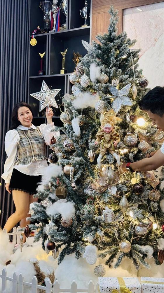 Nghỉ việc ở Nhà hát đi bán xe, Hồng Đăng vẫn hạnh phúc tự tay decor góc sống ảo trong nhà đón Noel-2