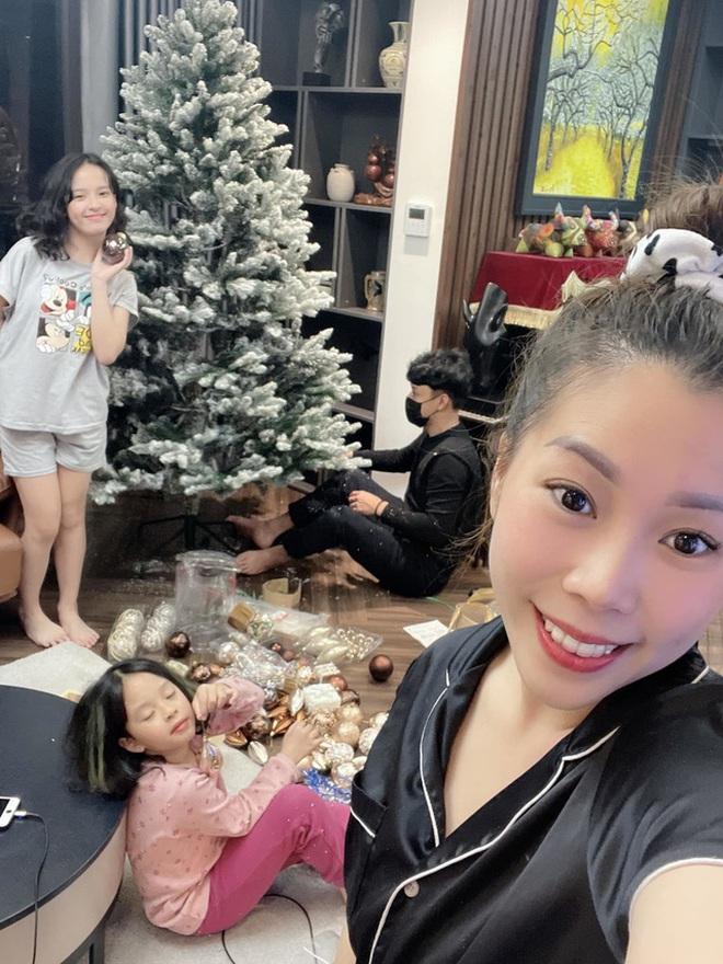 Nghỉ việc ở Nhà hát đi bán xe, Hồng Đăng vẫn hạnh phúc tự tay decor góc sống ảo trong nhà đón Noel-4