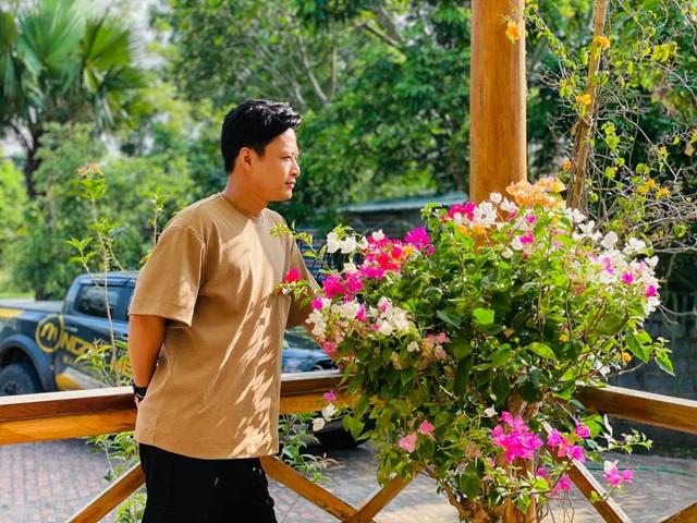 Nghỉ việc ở Nhà hát đi bán xe, Hồng Đăng vẫn hạnh phúc tự tay decor góc sống ảo trong nhà đón Noel-16