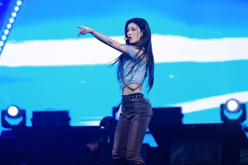 Nữ idol gây sốt với sắc vóc như búp bê đời thực-1