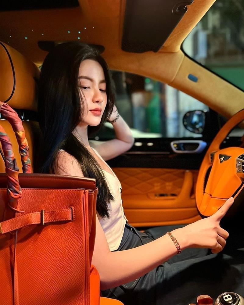 Chu Thanh Huyền thích phối đồ cùng túi hiệu giá hàng trăm triệu đồng-5