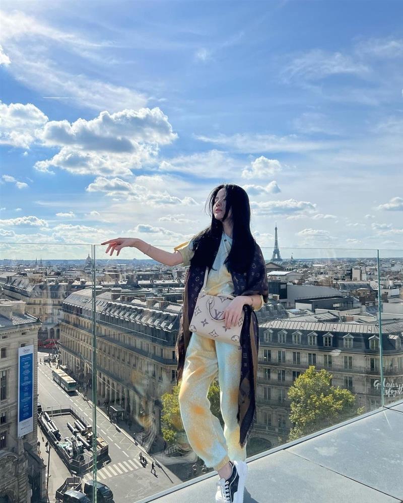 Chu Thanh Huyền thích phối đồ cùng túi hiệu giá hàng trăm triệu đồng-9