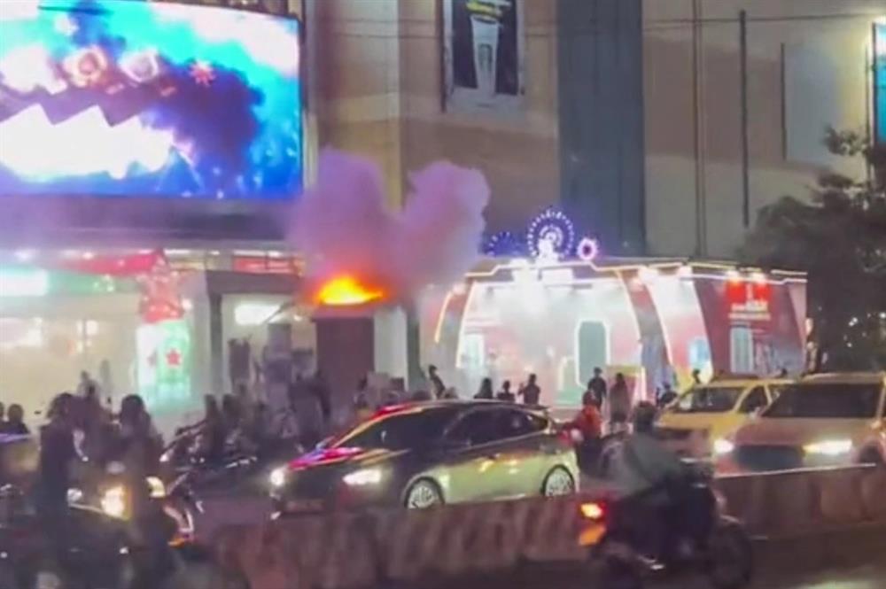 Cháy ở siêu thị Lotte Mart tại TPHCM, nhiều người tháo chạy-1