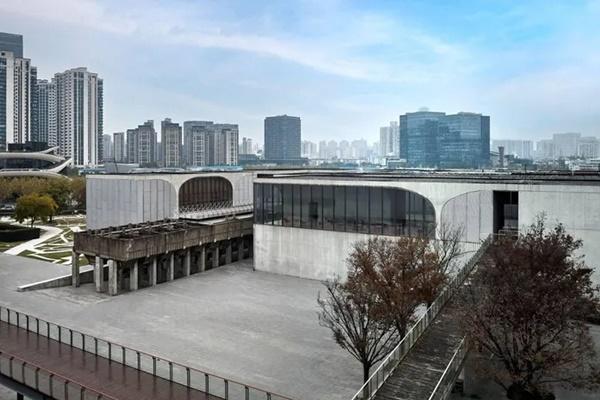 Túi đựng bánh mỳ Louis Vuitton gây tranh cãi vì có giá hơn 73 triệu đồng-5