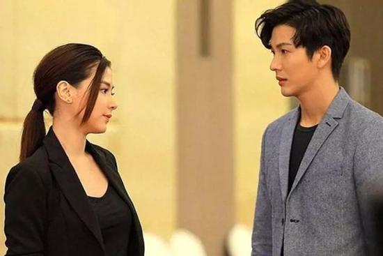 Cuối năm được chồng tặng chuyến du lịch đắt giá, vợ sụp đổ khi biết lí do thật sự là gì