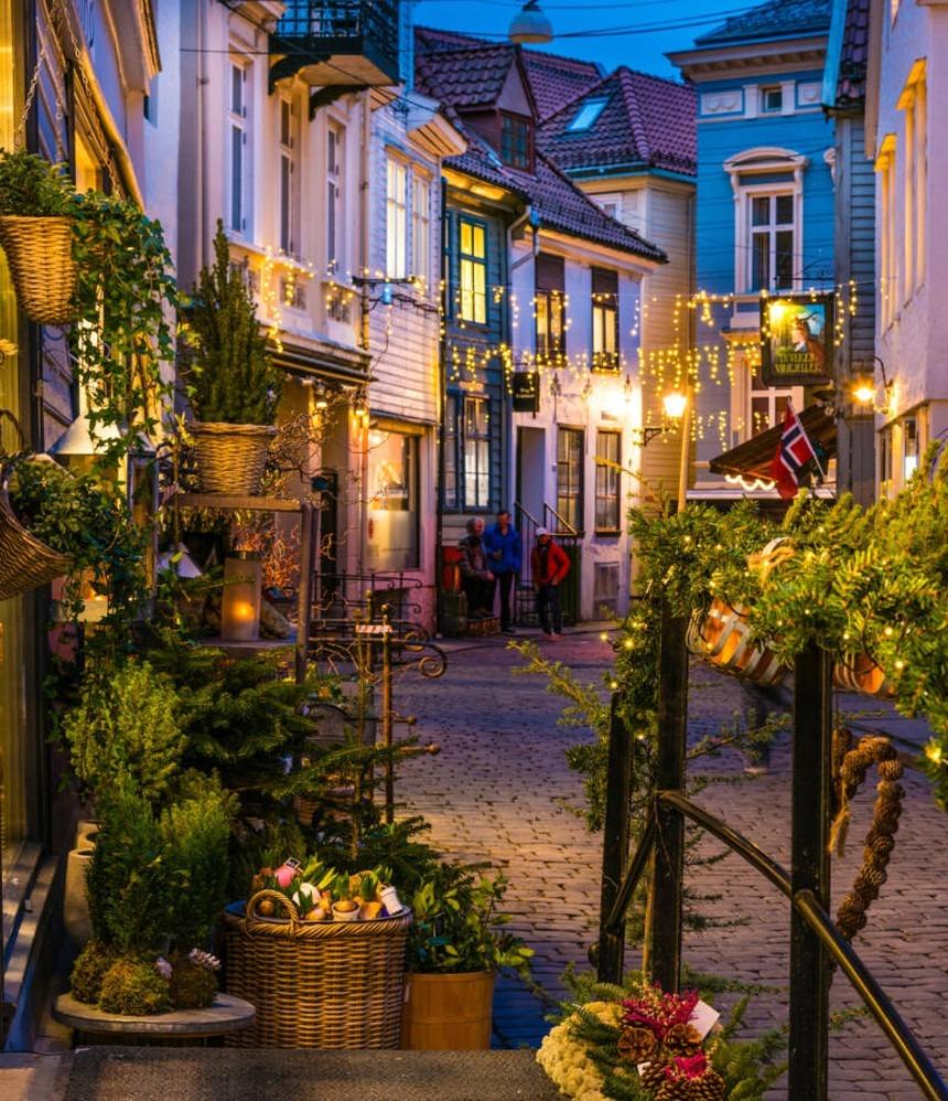 Truyền thống Giáng sinh độc đáo trên khắp thế giới và những câu chuyện kỳ lạ đằng sau-4