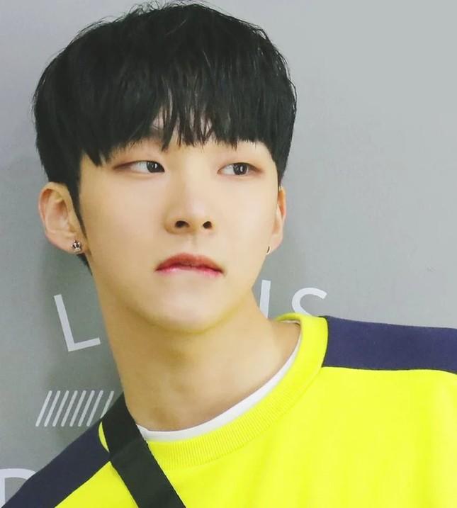 Danh tính nam thần tượng quay lén cảnh giường chiếu với bạn gái-2