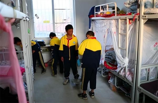 Cuộc sống hiện tại gây bất ngờ của cậu bé băng tuyết sau 5 năm gây bão toàn cầu-4