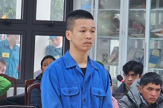 Khoe ảnh người yêu mới, cô gái bị bạn trai cũ chém trọng thương