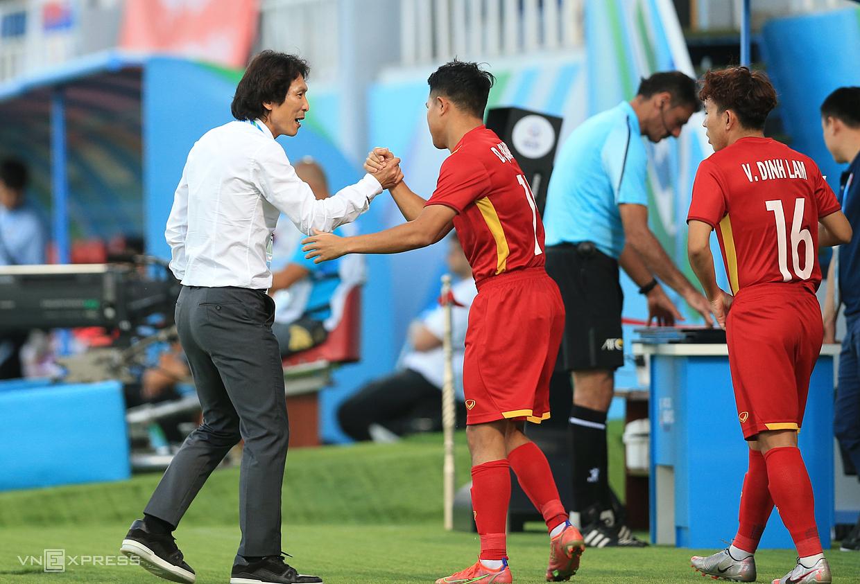 Thất bại liên tiếp, ghế HLV trưởng của Gong Oh-kyun ở CLB Công an Hà Nội khó vững?-2