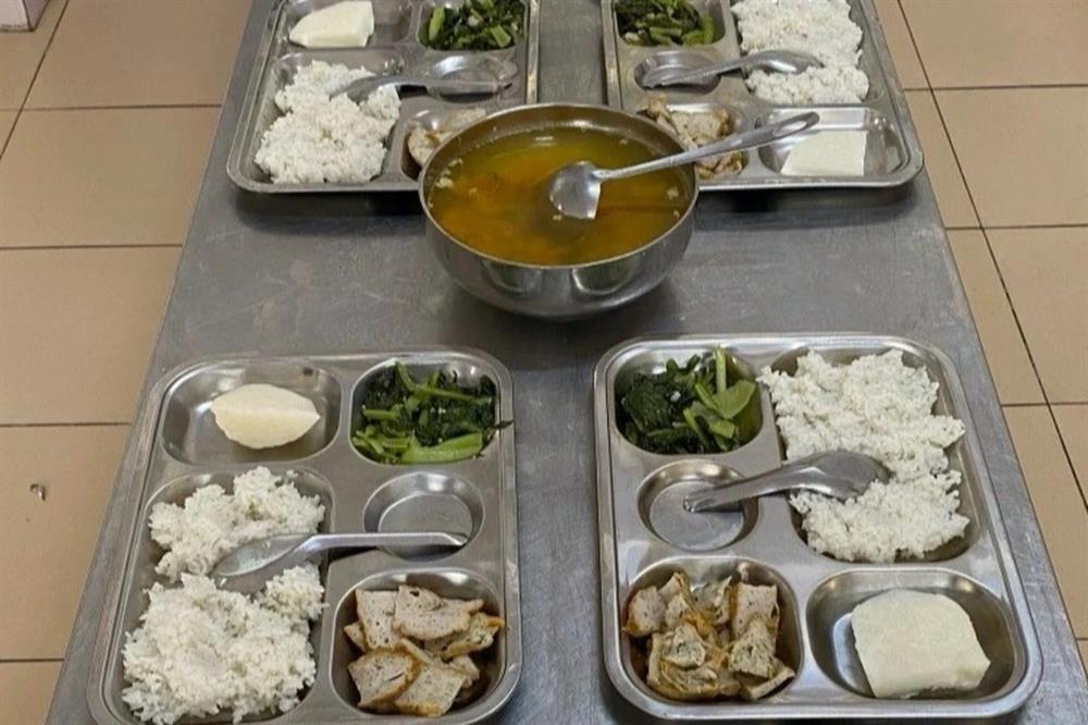 Vụ nhiều học sinh nôn ói sau buổi học: Thêm một cô giáo bị đau bụng-3