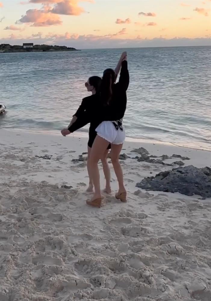 Mối quan hệ giữa Victoria Beckham và con dâu hiện tại-2