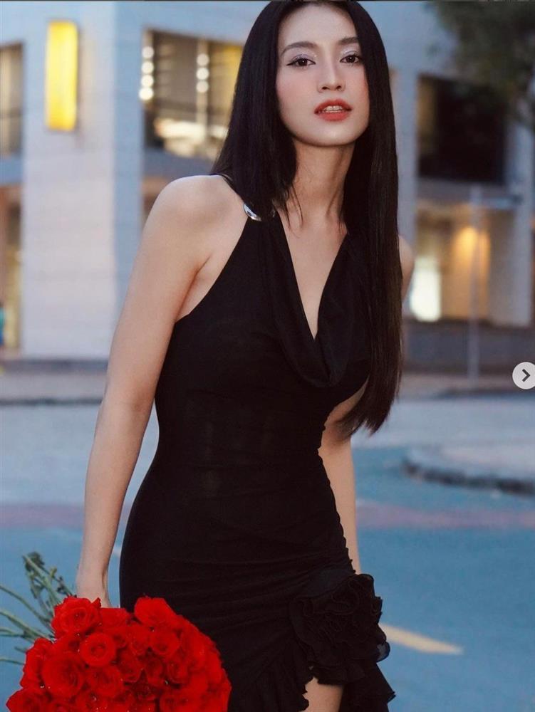 Ninh Dương Lan Ngọc diện đầm dính da đi ăn cưới, khoe rõ body thần Vệ Nữ-7