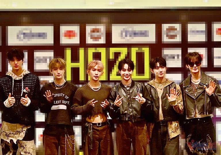 Hanbin của nhóm nhạc Hàn Quốc tự hào khi trở về quê nhà Việt Nam hát-1