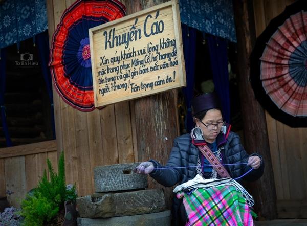 Sa Pa treo bảng khuyến cáo du khách không mặc trang phục Mông Cổ chụp ảnh-1