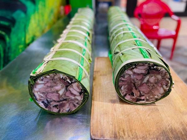 Xuất hiện cây giò xào dài 4m khiến nhiều người lầm tưởng là mẫu hàng trưng bày không bán-2