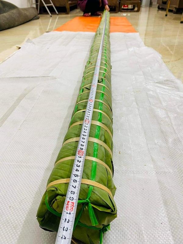 Xuất hiện cây giò xào dài 4m khiến nhiều người lầm tưởng là mẫu hàng trưng bày không bán-3