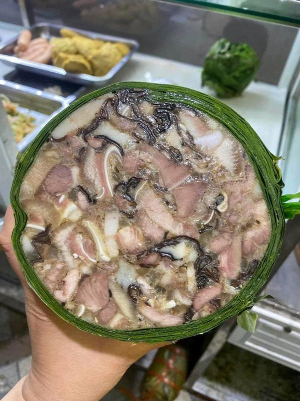 Xuất hiện cây giò xào dài 4m khiến nhiều người lầm tưởng là mẫu hàng trưng bày không bán-5