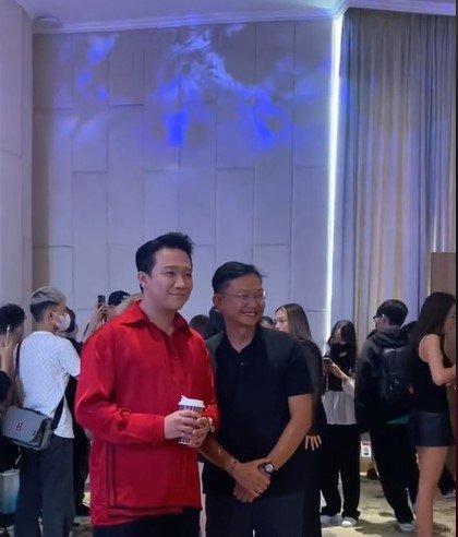 Thực hư chuyện Trấn Thành hất tay, chảnh chọe khi được khán giả xin chụp hình-3