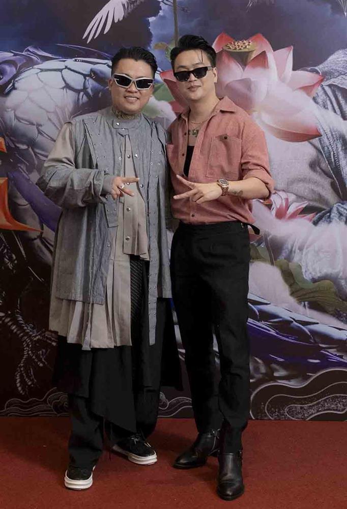 Rapper xăm kín người, hay rap về miền Tây là ai?-2