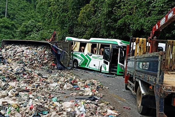 Tài xế ô tô có biểu hiện say xỉn, tông xe máy chở 5 người một nhà ở Hà Nội-3