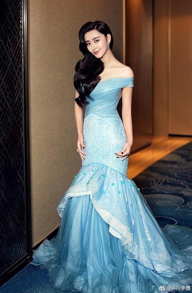 Cuộc đời cô gái bỏ hàng chục tỷ đồng để phẫu thuật giống Phạm Băng Băng-1