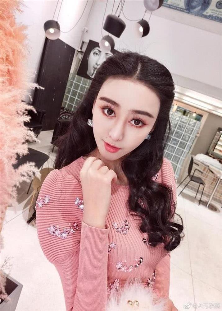 Cuộc đời cô gái bỏ hàng chục tỷ đồng để phẫu thuật giống Phạm Băng Băng-4