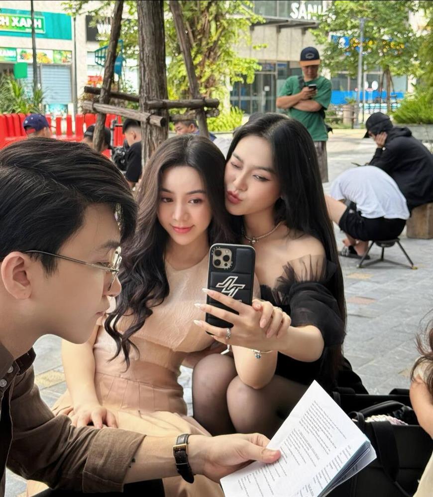 Diễn viên sinh năm 1999 sexy có cảnh nóng táo bạo ở Chúng Ta Của 8 Năm Sau-2