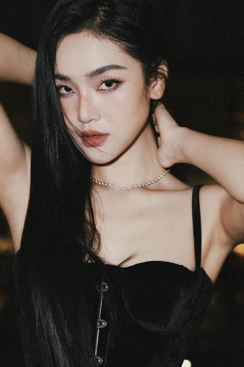 Diễn viên sinh năm 1999 sexy có cảnh nóng táo bạo ở Chúng Ta Của 8 Năm Sau-4