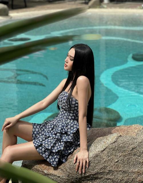 Diễn viên sinh năm 1999 sexy có cảnh nóng táo bạo ở Chúng Ta Của 8 Năm Sau-8