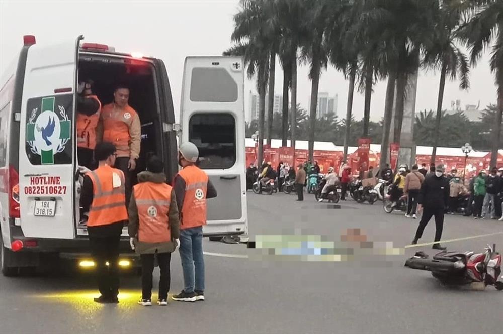 Ô tô va chạm xe máy trước cổng sân vận động Mỹ Đình, một người tử vong-1
