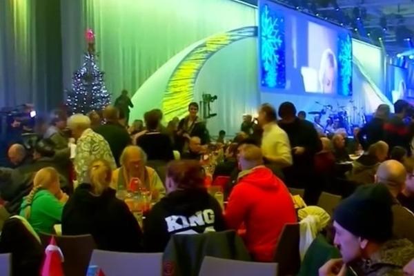 Tại sao lời chúc Noel là Merry Christmas thay vì Happy Christmas?-2