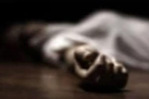 Tông trúng cột điện, hai nữ sinh văng xuống kênh tử vong trong đêm Noel-2